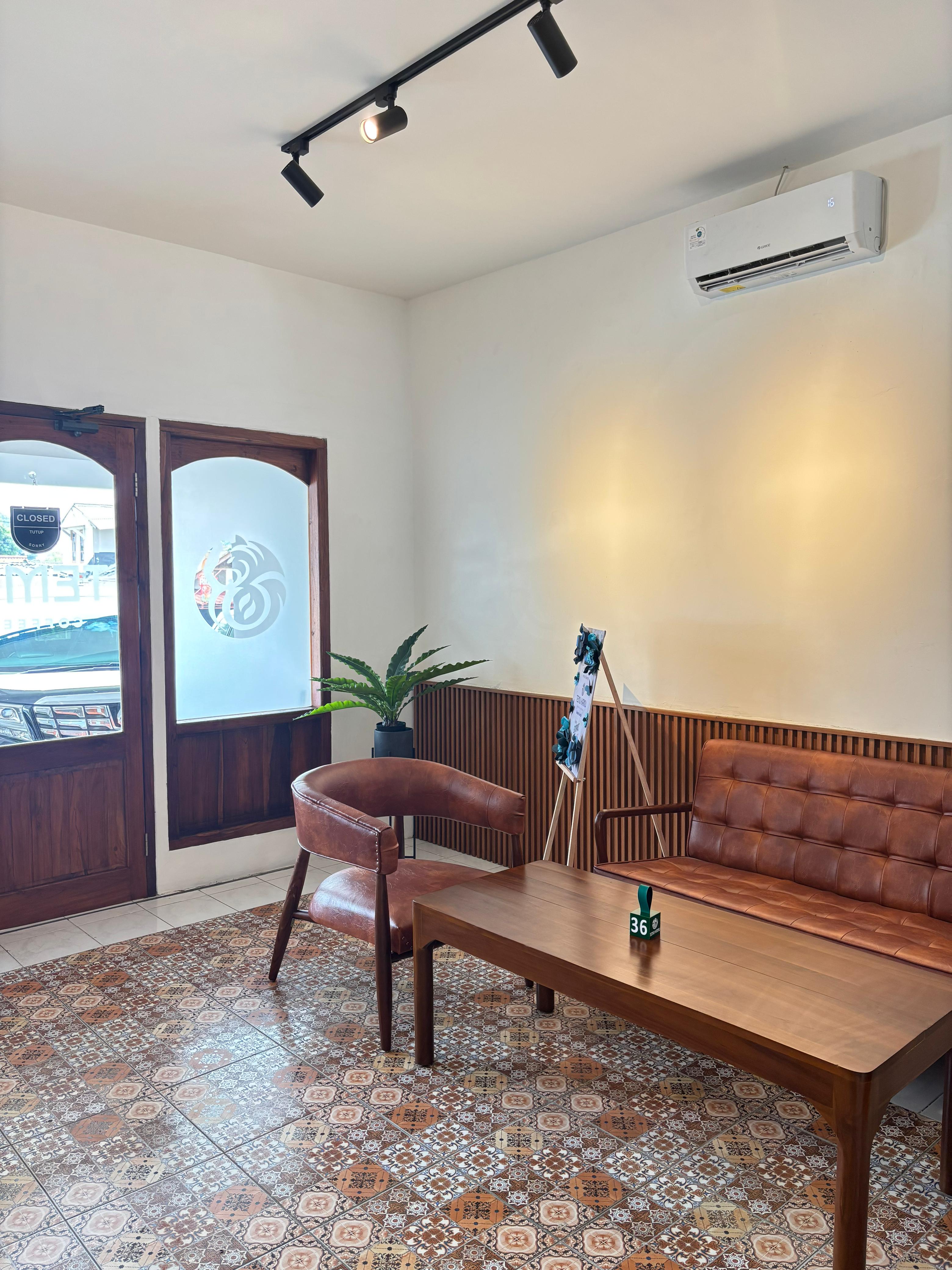 Temu Kamu Coffee & Eatery (Kebon Jeruk, Pos Pengumben) Thumbnail