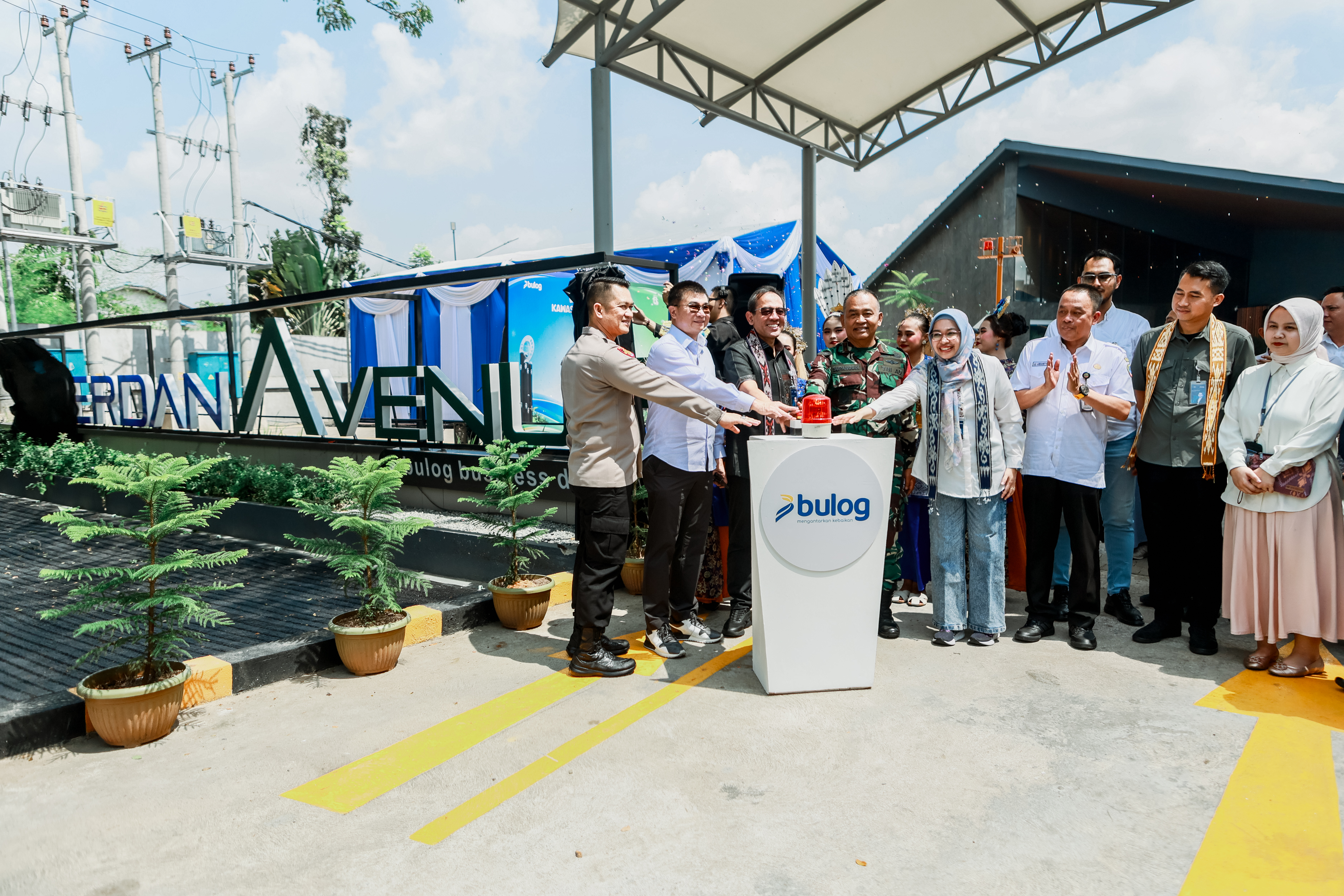 BULOG Resmikan Perdana Avenue, Bukti Nyata Transformasi Aset Untuk Pertumbuhan Ekonomi di Kalimantan Barat Thumbnail